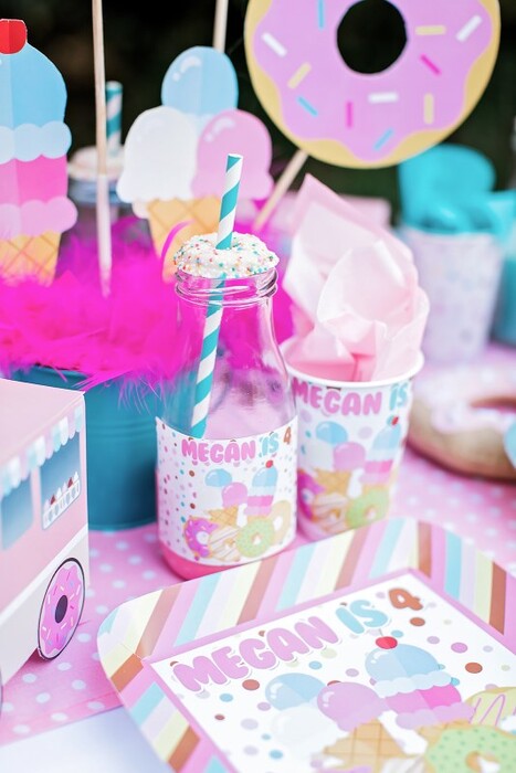 Kiddies Theme Parties offers personalized birthday party supplies and decor for sale.