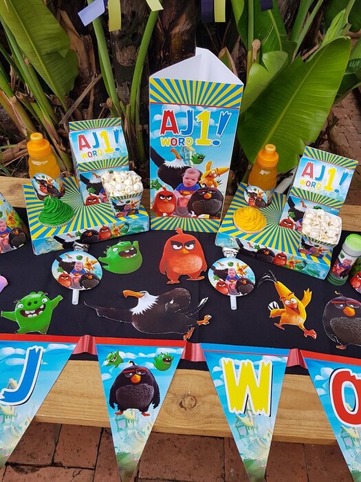 Kiddies Theme Parties offers personalized birthday party supplies and decor for sale.