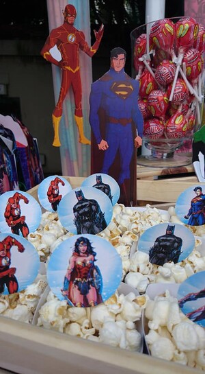 Kiddies Theme Parties offers personalized birthday party supplies and decor for sale.