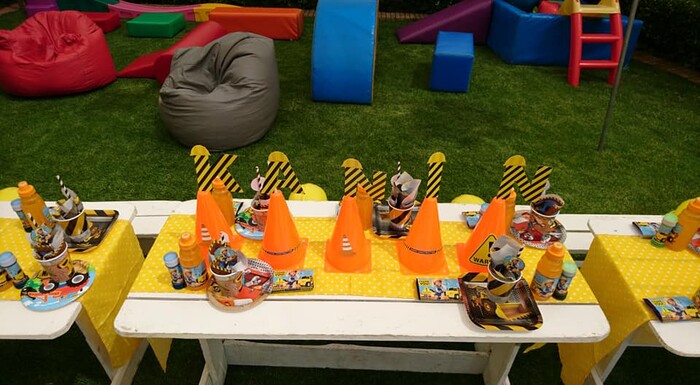 Kiddies Theme Parties offers personalized birthday party supplies and decor for sale.