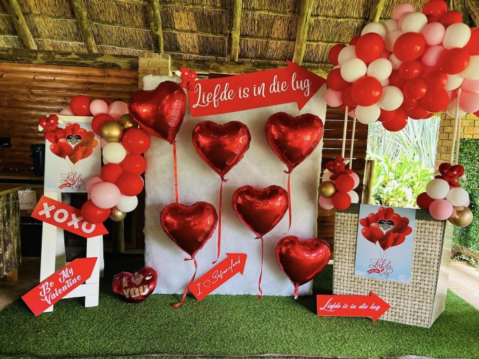 Kiddies Theme Parties offers personalized birthday party supplies and decor for sale.