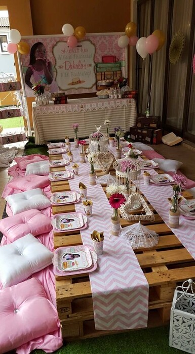 Our custom made Vintage Picnic party supplies include personalised pvc banners, party packs, movie boxes and more.