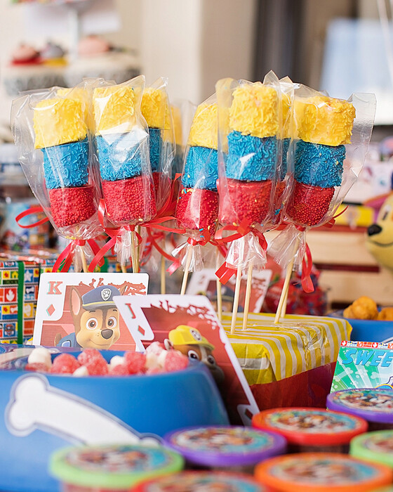 Kiddies Theme Parties offers personalized birthday party supplies and decor for sale.