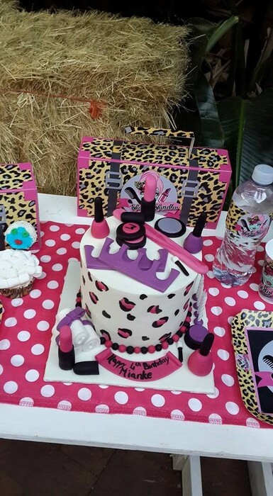 Kiddies Theme Parties hire out jumping castles for your party.