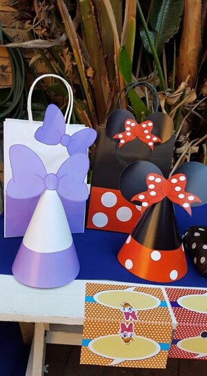 Kiddies Theme Parties offers personalized birthday party supplies and decor for sale.