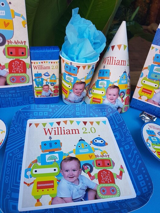 Kiddies Theme Parties offers personalized birthday party supplies and decor for sale.