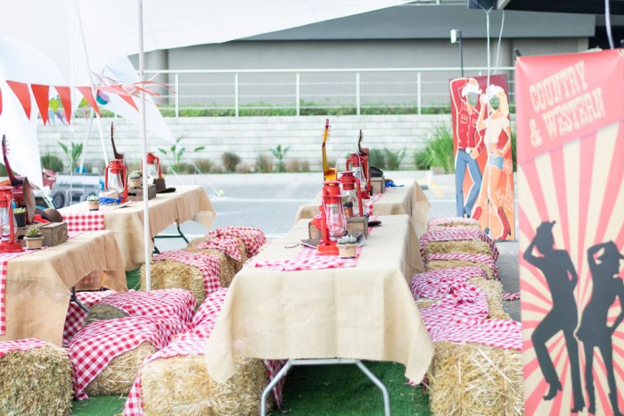 Kiddies Theme Parties offers personalized birthday party supplies and decor for sale.