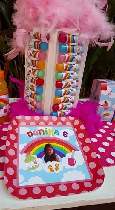 Kiddies Theme Parties offers personalized birthday party supplies and decor for sale.