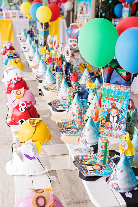 Kiddies Theme Parties offers personalized birthday party supplies and decor for sale.