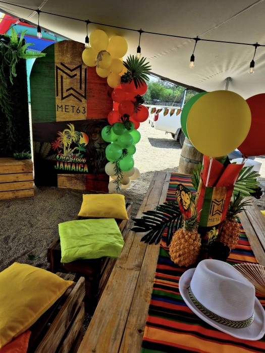Kiddies Theme Parties offers personalized birthday party supplies and decor for sale.