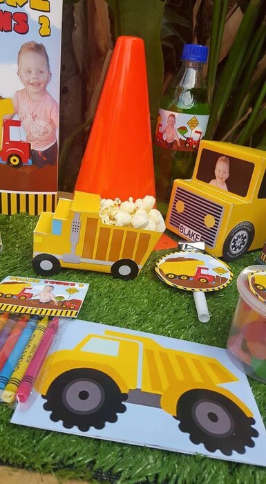 Kiddies Theme Parties offers personalized birthday party supplies and decor for sale.