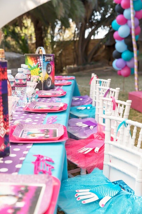 Kiddies Theme Parties offers personalized birthday party supplies and decor for sale.