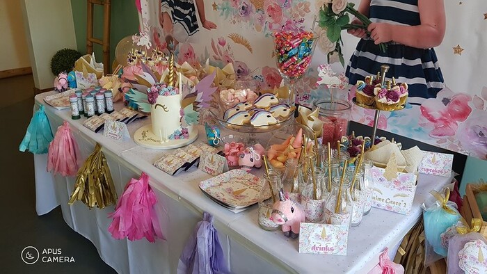 Kiddies Theme Parties offers personalized birthday party supplies and decor for sale.