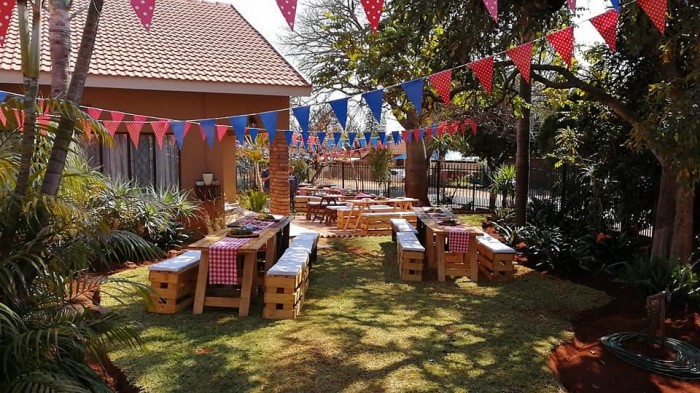 Kiddies Theme Parties offers personalized birthday party supplies and decor for sale.