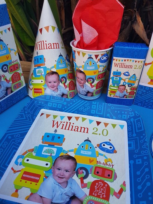 Kiddies Theme Parties offers personalized birthday party supplies and decor for sale.