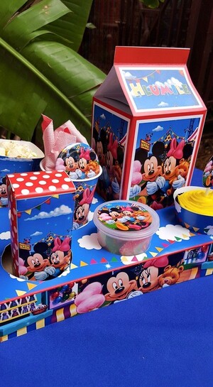 Kiddies Theme Parties offers personalized Mickey & Minnie Mouse party supplies and decor for sale.