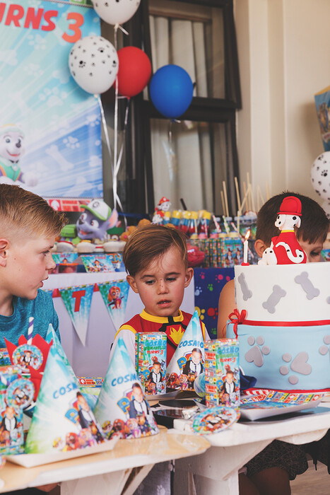 Kiddies Theme Parties offers personalized birthday party supplies and decor for sale.