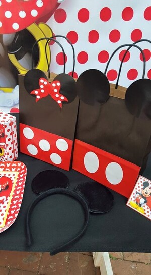 Kiddies Theme Parties not only make personalised Minnie Mouse party supplies, we can also do the entire party setup for you.