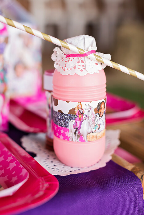 Kiddies Theme Parties offers personalized birthday party supplies and decor for sale.