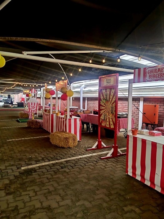 Kiddies Theme Parties offers personalized birthday party supplies and decor for sale.