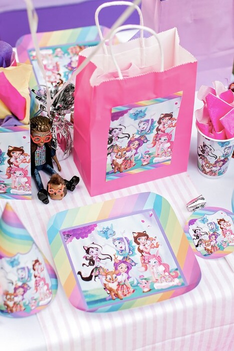 Kiddies Theme Parties offers personalized birthday party supplies and decor for sale.