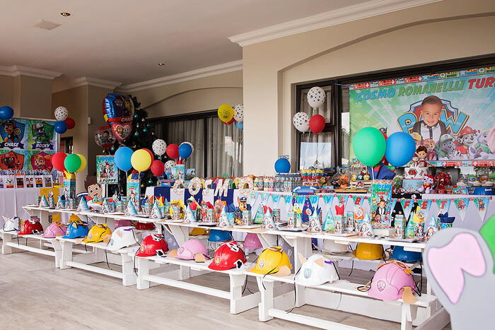 Kiddies Theme Parties offers personalized birthday party supplies and decor for sale.