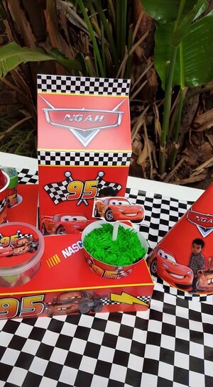 Our custom made Disney Cars party supplies include personalised pvc banners, party packs, movie boxes and more.