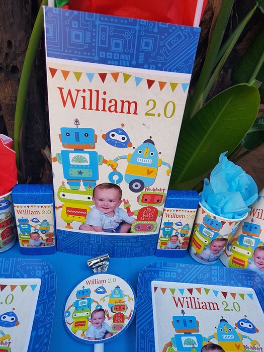 Kiddies Theme Parties offers personalized birthday party supplies and decor for sale.