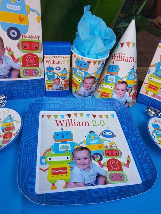 Kiddies Theme Parties offers personalized birthday party supplies and decor for sale.