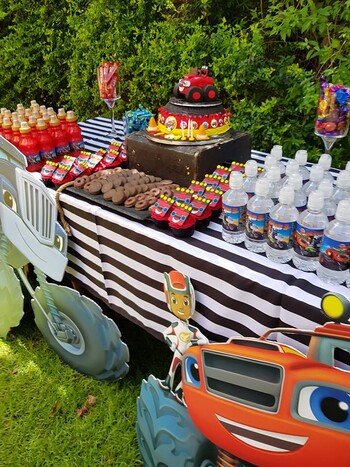 Kiddies Theme Parties offers personalized birthday party supplies and decor for sale.