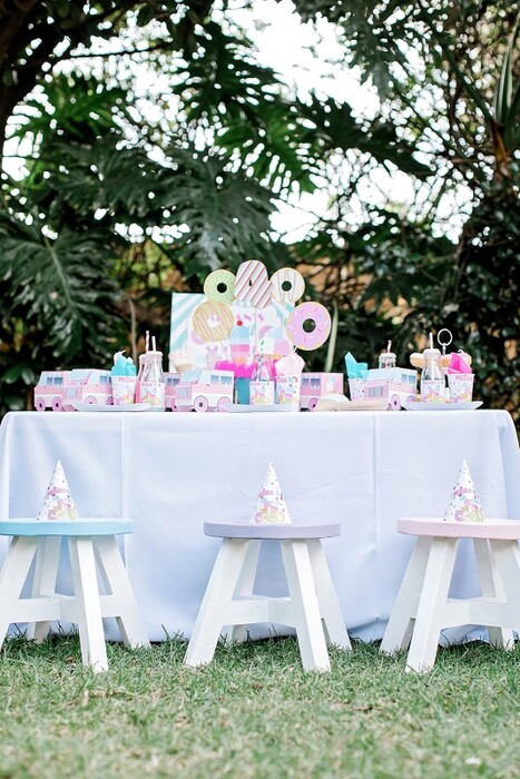 Kiddies Theme Parties offers personalized birthday party supplies and decor for sale.