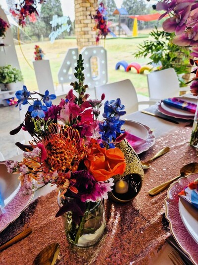 Kiddies Theme Parties offers personalized birthday party supplies and decor for sale.