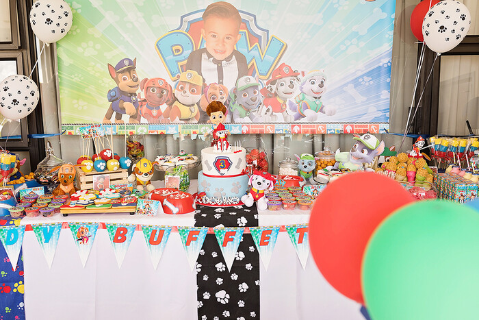 Kiddies Theme Parties offers personalized birthday party supplies and decor for sale.