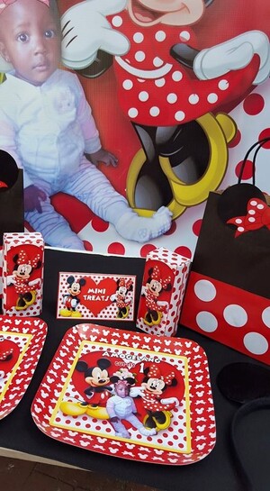 Kiddies Theme Parties offers complete Minnie Mouse party packages so you don't have to worry about a thing