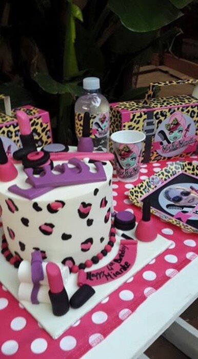 We are a Gauteng based events and party planning company specialising in custom made party supplies.