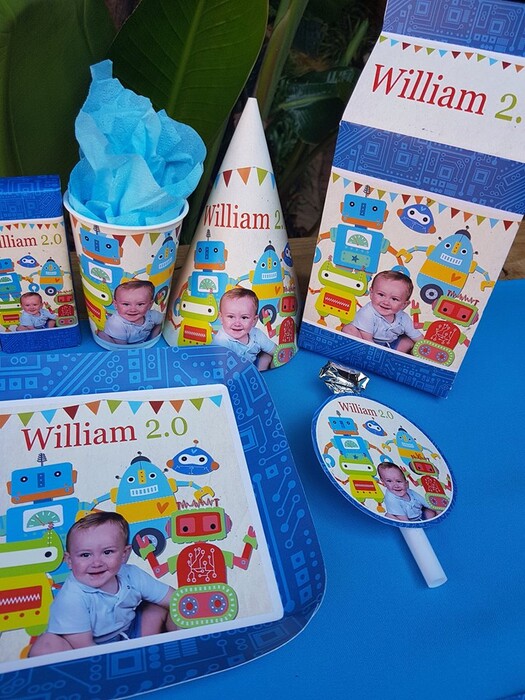 Kiddies Theme Parties offers personalized birthday party supplies and decor for sale.