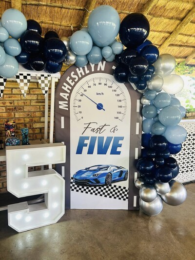 Kiddies Theme Parties offers personalized birthday party supplies and decor for sale.