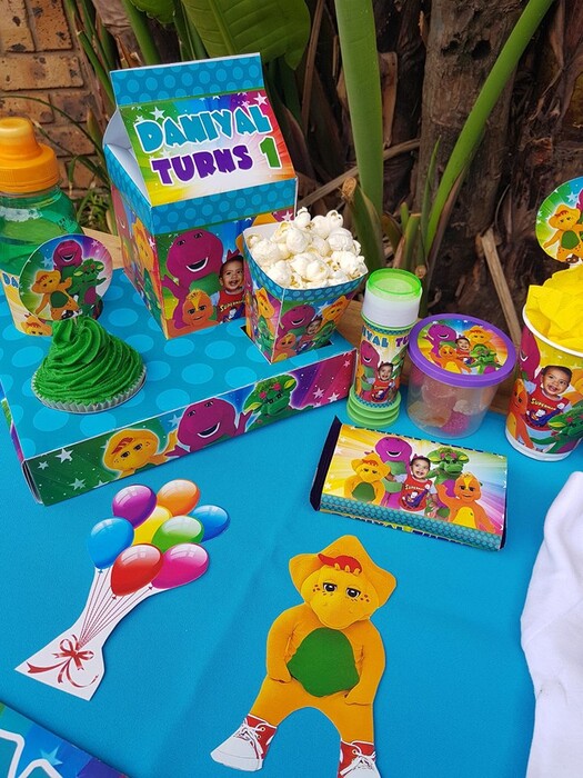 Kiddies Theme Parties offers personalized birthday party supplies and decor for sale.