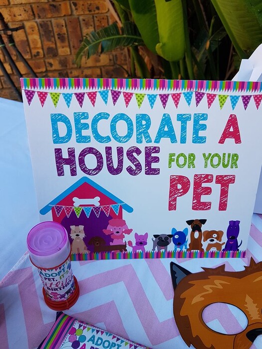 Kiddies Theme Parties offers personalized birthday party supplies and decor for sale.